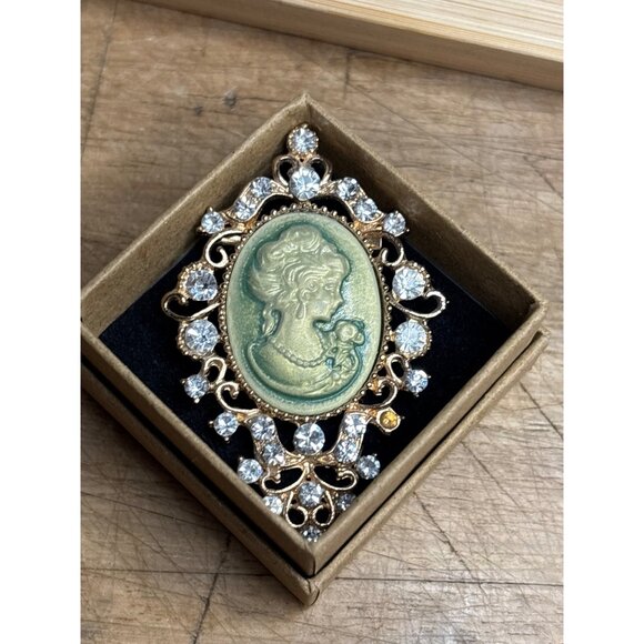 Vintage Style Cameo Brooch With Rhinestones & Ornate Goldtone Frame - Picture 1 of 7